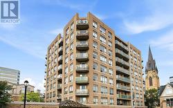 103 - 140 BATHURST STREET Toronto, ON M5V 3N8