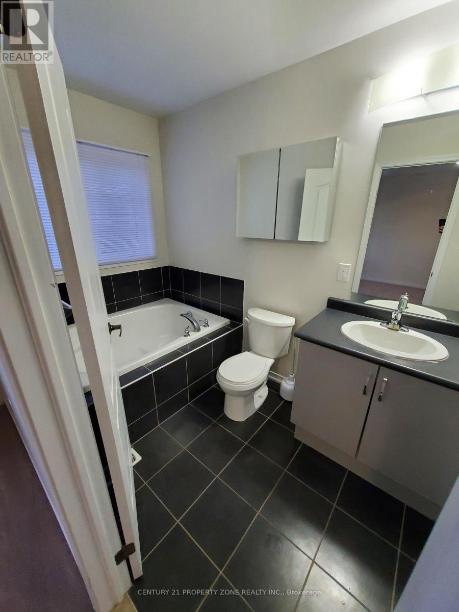 (Upper) - 3 Baffin Crescent, Brampton, ON - Indoor Photo Showing Bathroom