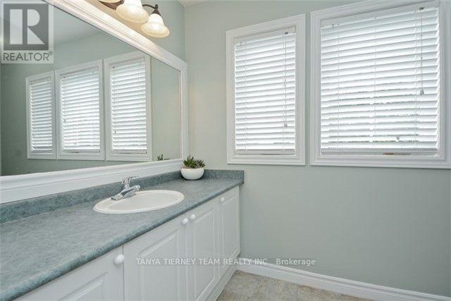 64 Melody Drive, Whitby, ON - Indoor Photo Showing Bathroom