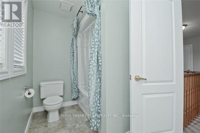 64 Melody Drive, Whitby, ON - Indoor Photo Showing Bathroom