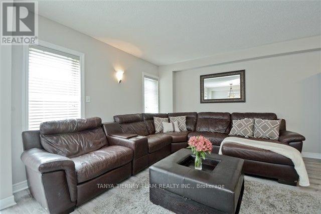64 Melody Drive, Whitby, ON - Indoor Photo Showing Living Room