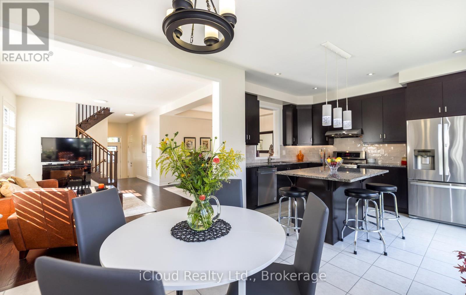 Eat-In Kitchen - 954 Penson Crescent, Milton, ON - Indoor Photo Showing Dining Room