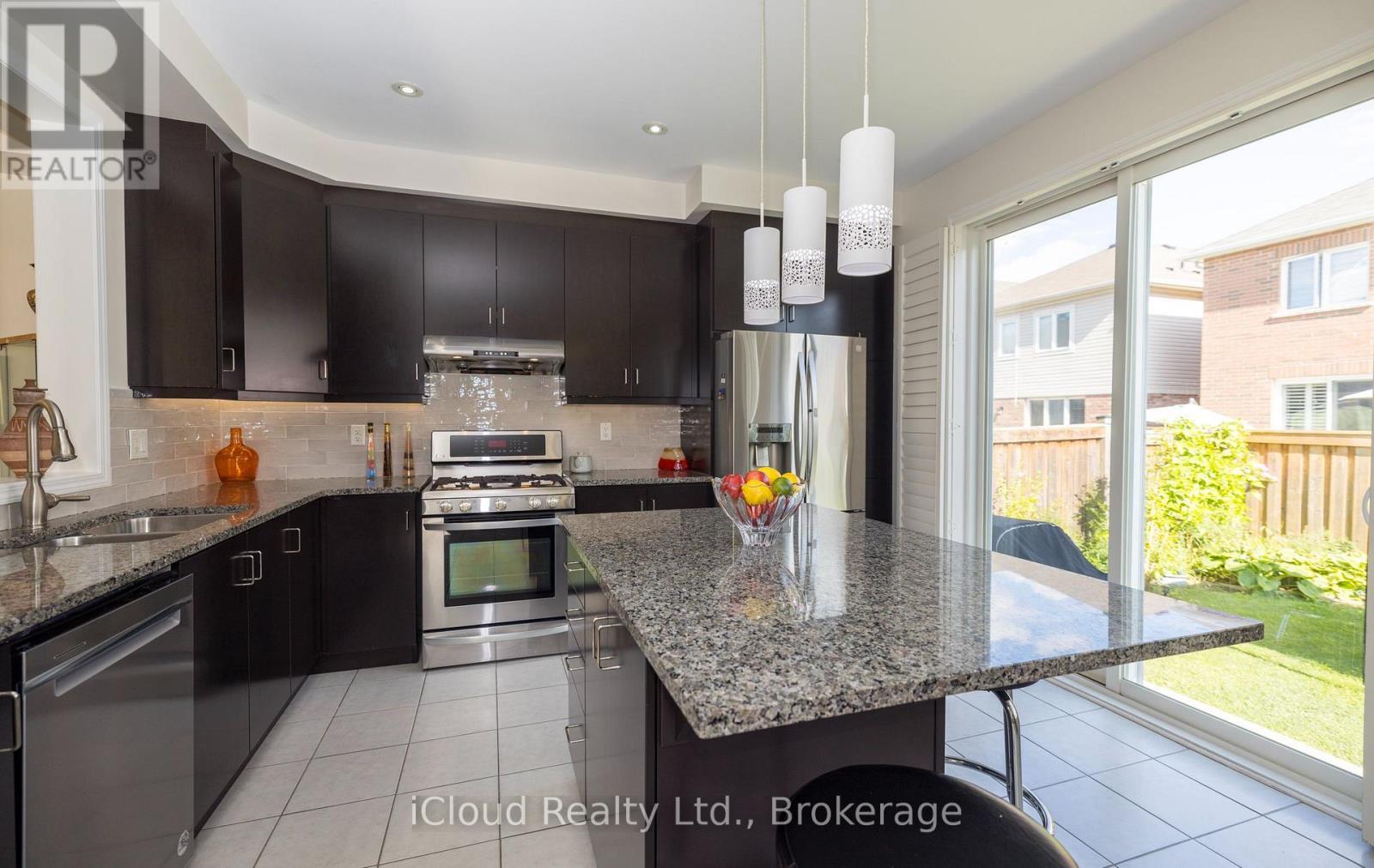 Granite Counters - 954 Penson Crescent, Milton, ON - Indoor Photo Showing Kitchen With Stainless Steel Kitchen With Double Sink With Upgraded Kitchen