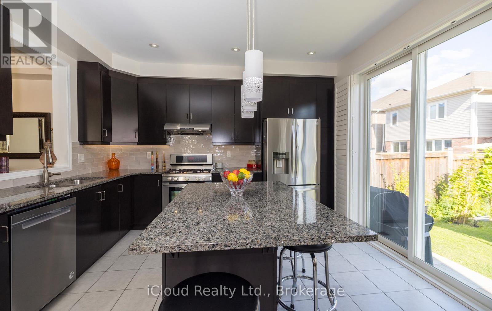Eat-In Kitchen - 954 Penson Crescent, Milton, ON - Indoor Photo Showing Kitchen With Stainless Steel Kitchen With Upgraded Kitchen