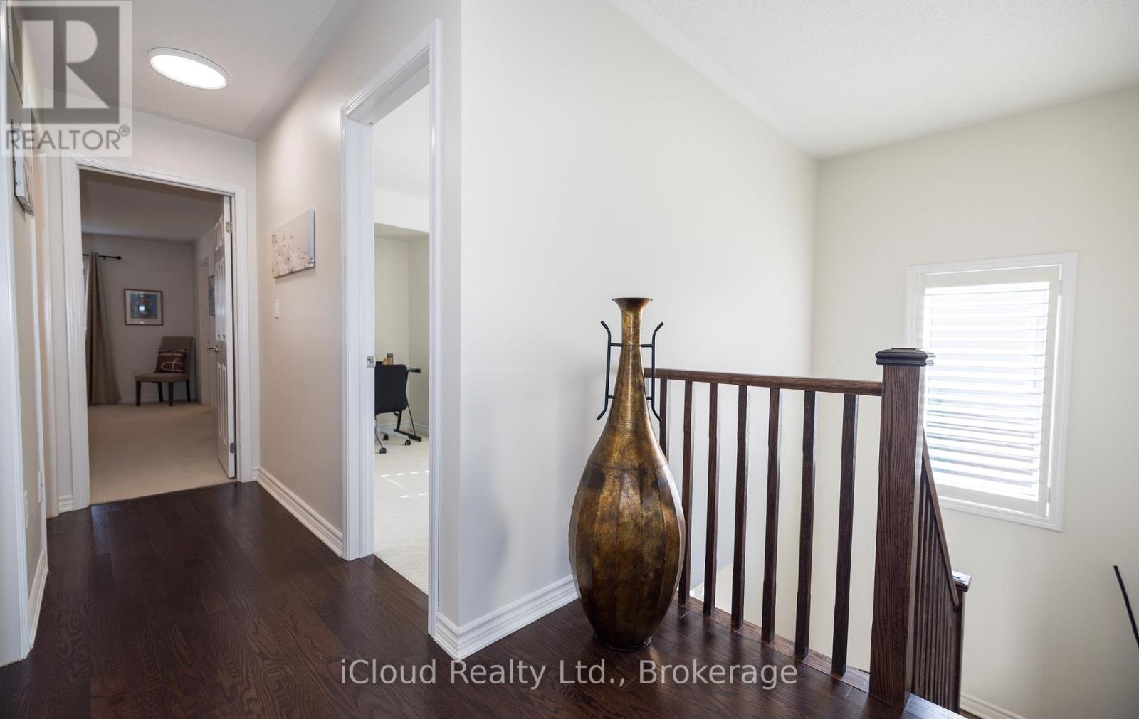 Upper Landing - 954 Penson Crescent, Milton, ON - Indoor Photo Showing Other Room