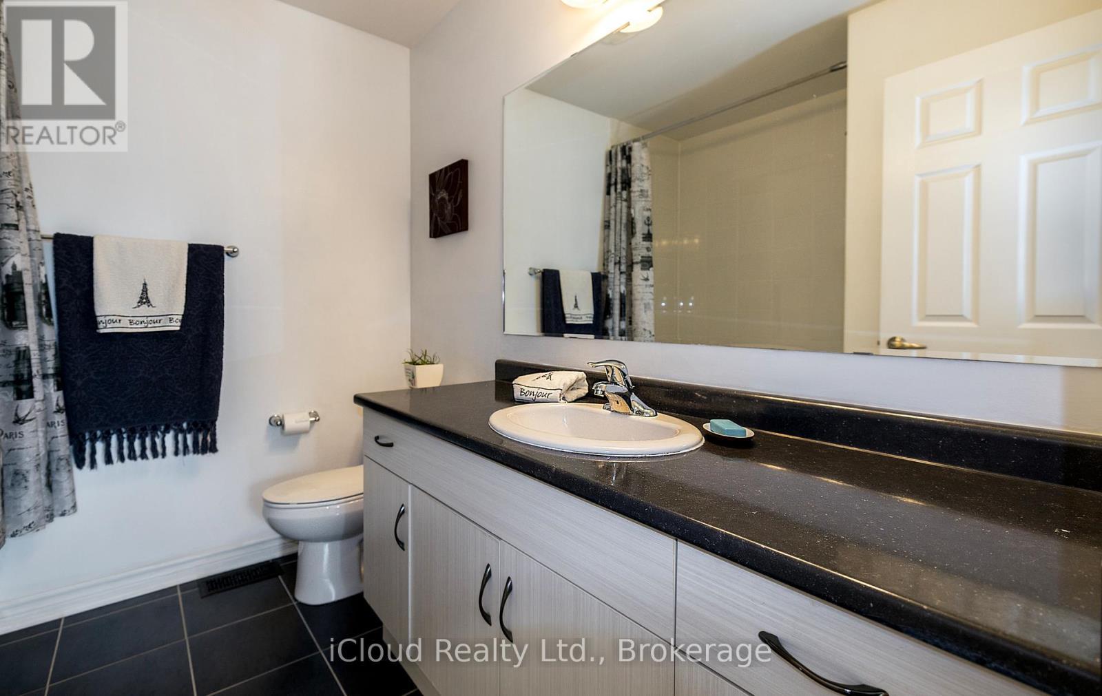 Upper Level - 954 Penson Crescent, Milton, ON - Indoor Photo Showing Bathroom