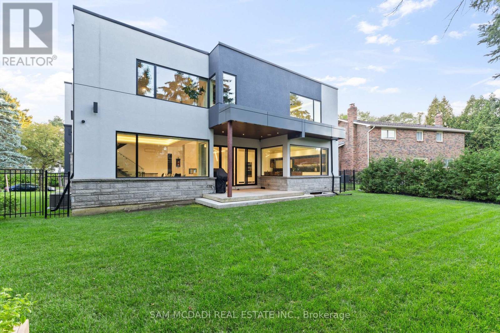 2075 Shawanaga Trail, Mississauga, ON - Outdoor
