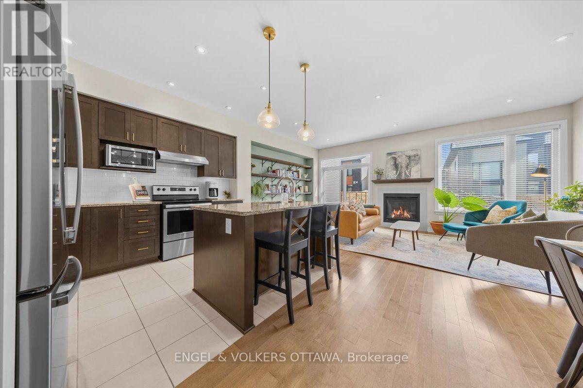 556 Triangle Street, Ottawa, ON - Indoor Photo Showing Kitchen With Stainless Steel Kitchen With Upgraded Kitchen