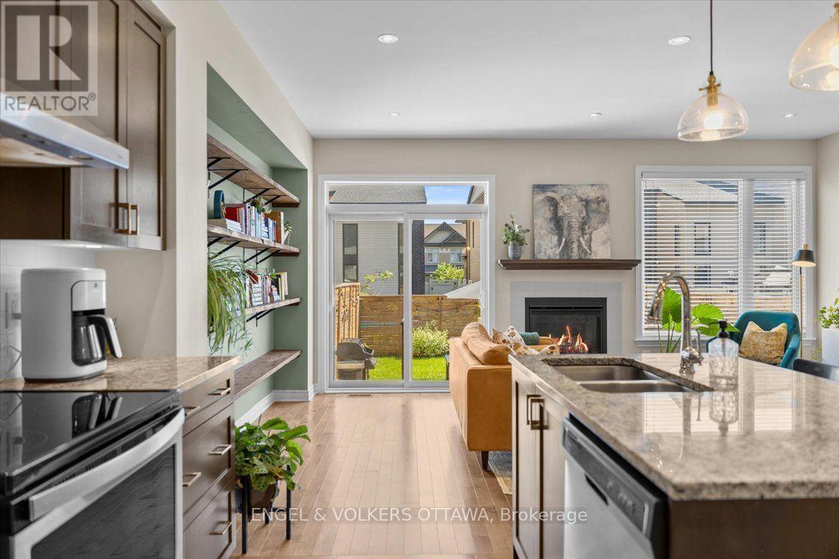 556 Triangle Street, Ottawa, ON - Indoor Photo Showing Kitchen With Fireplace With Double Sink With Upgraded Kitchen