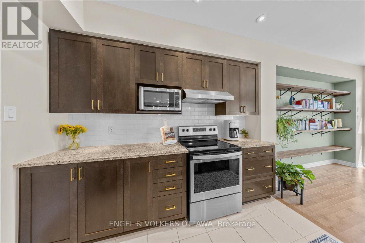 556 Triangle Street, Ottawa, ON - Indoor Photo Showing Kitchen