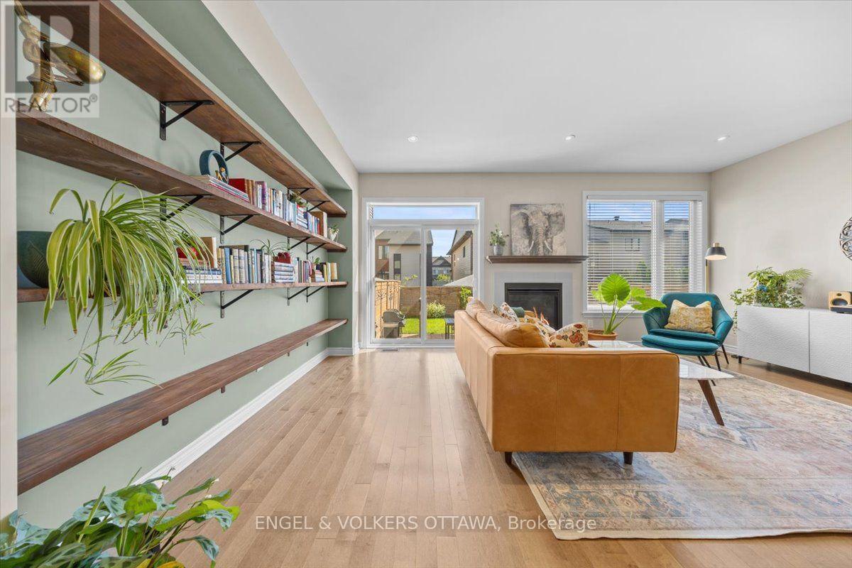 556 Triangle Street, Ottawa, ON - Indoor Photo Showing Living Room With Fireplace