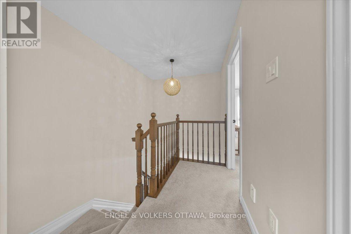 556 Triangle Street, Ottawa, ON - Indoor Photo Showing Other Room