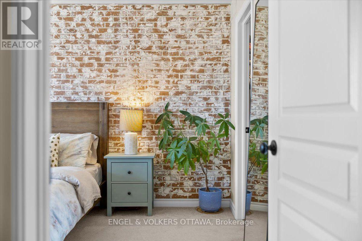 556 Triangle Street, Ottawa, ON - Indoor