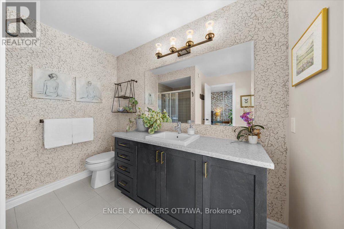 556 Triangle Street, Ottawa, ON - Indoor Photo Showing Bathroom