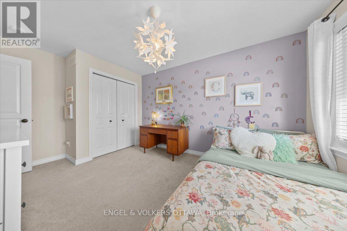 556 Triangle Street, Ottawa, ON - Indoor Photo Showing Bedroom