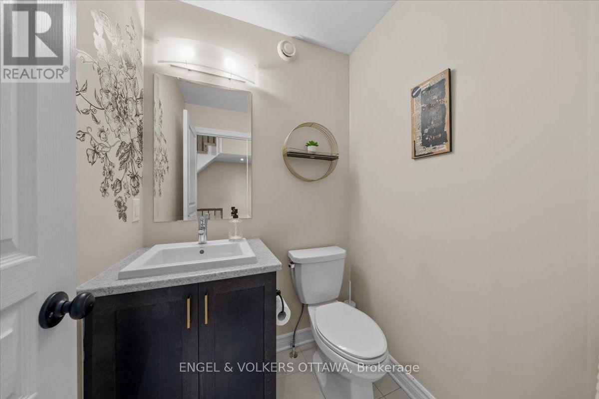 556 Triangle Street, Ottawa, ON - Indoor Photo Showing Bathroom