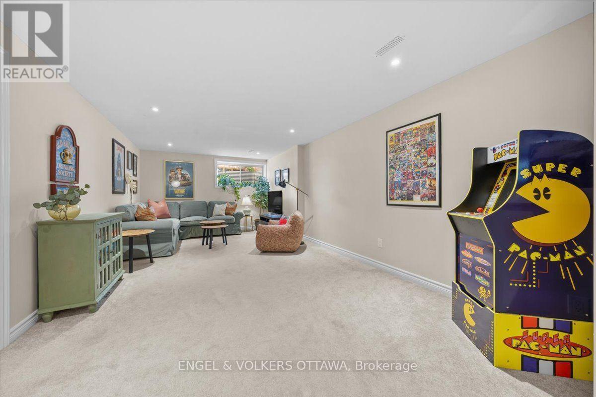 556 Triangle Street, Ottawa, ON - Indoor Photo Showing Other Room