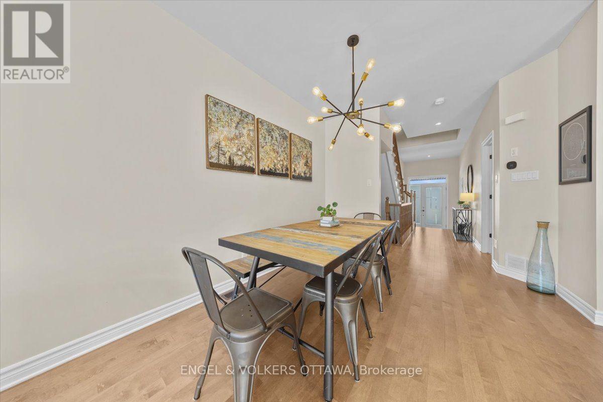 556 Triangle Street, Ottawa, ON - Indoor Photo Showing Dining Room