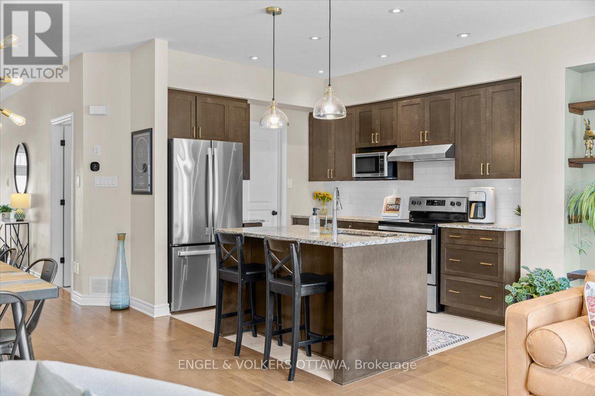 556 Triangle Street, Ottawa, ON - Indoor Photo Showing Kitchen With Stainless Steel Kitchen With Upgraded Kitchen