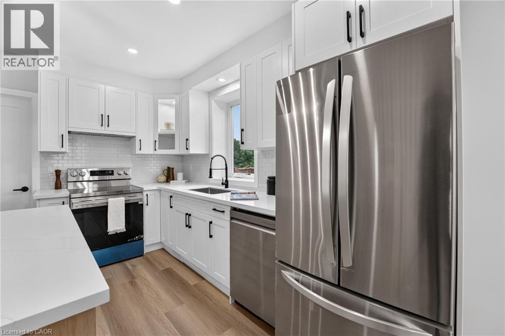 Kitchen - 325 Queensdale Avenue E, Hamilton, ON - Indoor Photo Showing Kitchen With Upgraded Kitchen