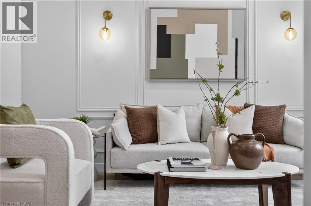 Living room - 325 Queensdale Avenue E, Hamilton, ON - Indoor