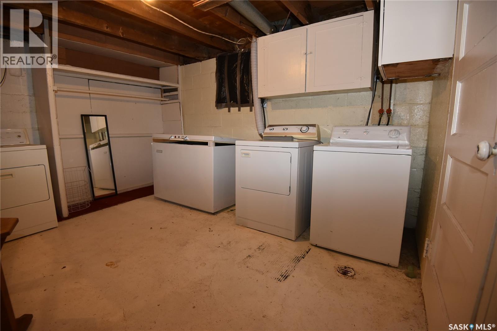 403 2Nd Street W, Nipawin, SK - Indoor Photo Showing Laundry Room