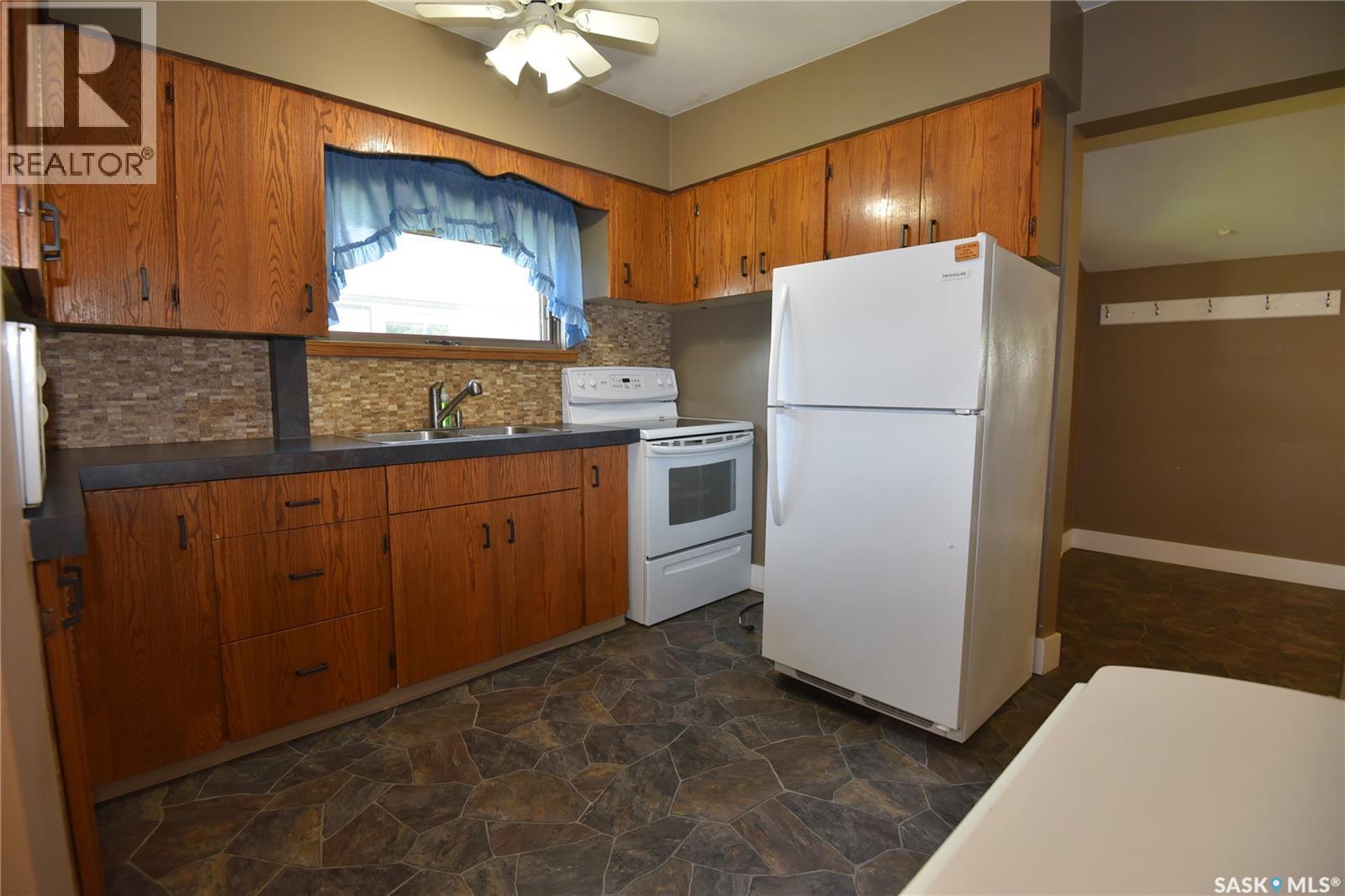 403 2Nd Street W, Nipawin, SK - Indoor Photo Showing Kitchen