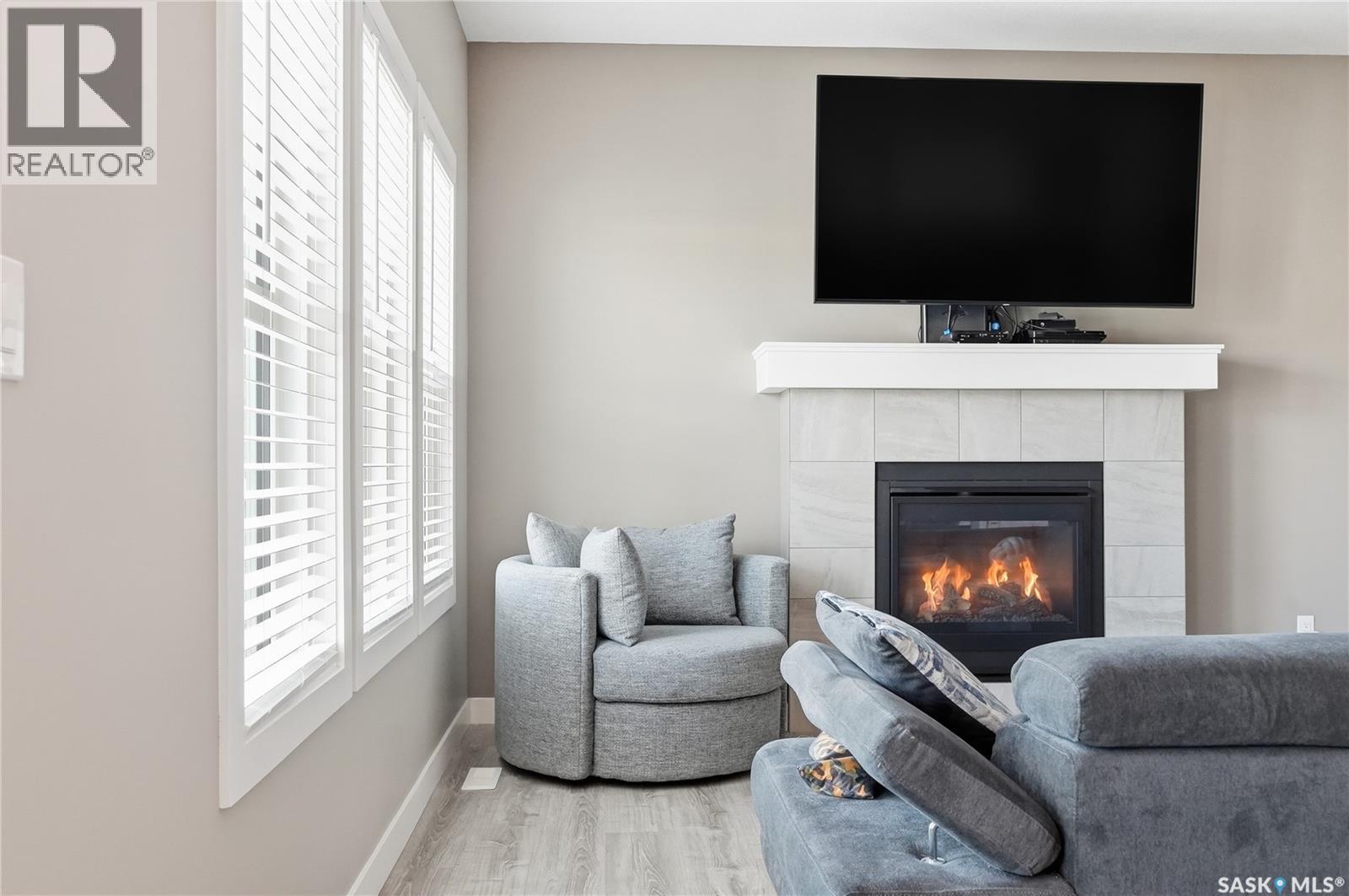 118 Stromberg Crescent, Saskatoon, SK - Indoor Photo Showing Living Room With Fireplace