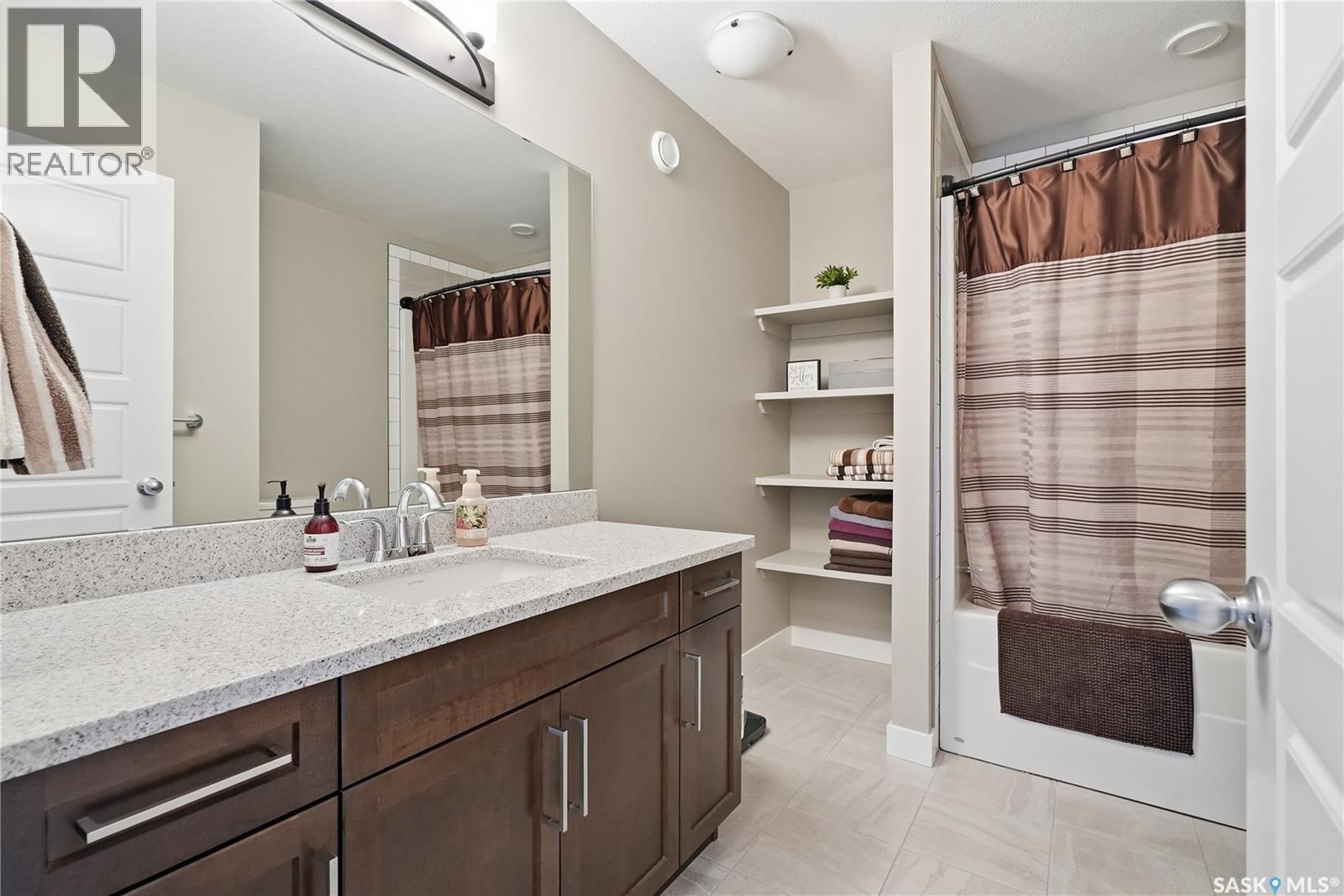 118 Stromberg Crescent, Saskatoon, SK - Indoor Photo Showing Bathroom