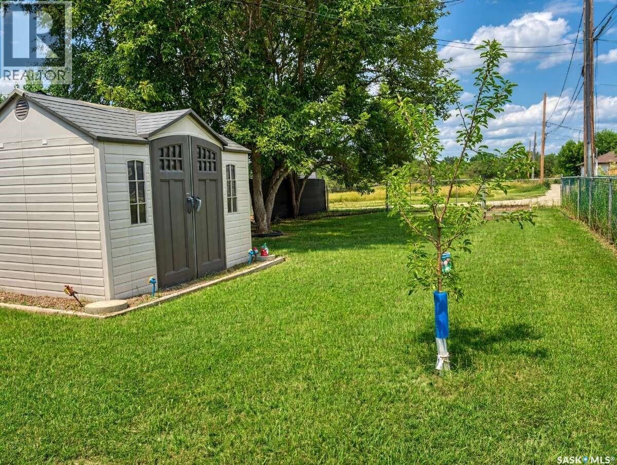 4324 3Rd Avenue N, Regina, SK - Outdoor