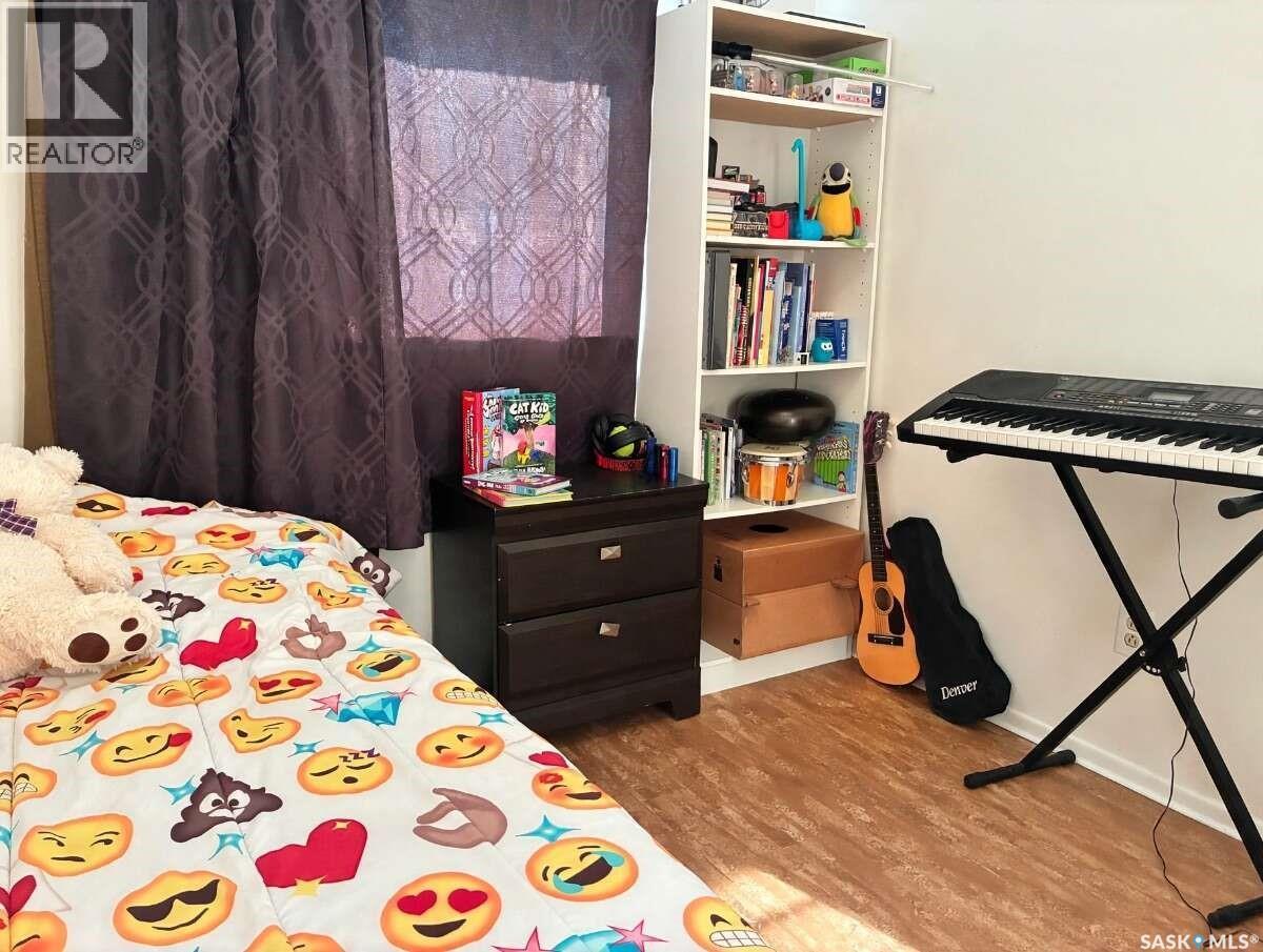 4324 3Rd Avenue N, Regina, SK - Indoor Photo Showing Bedroom