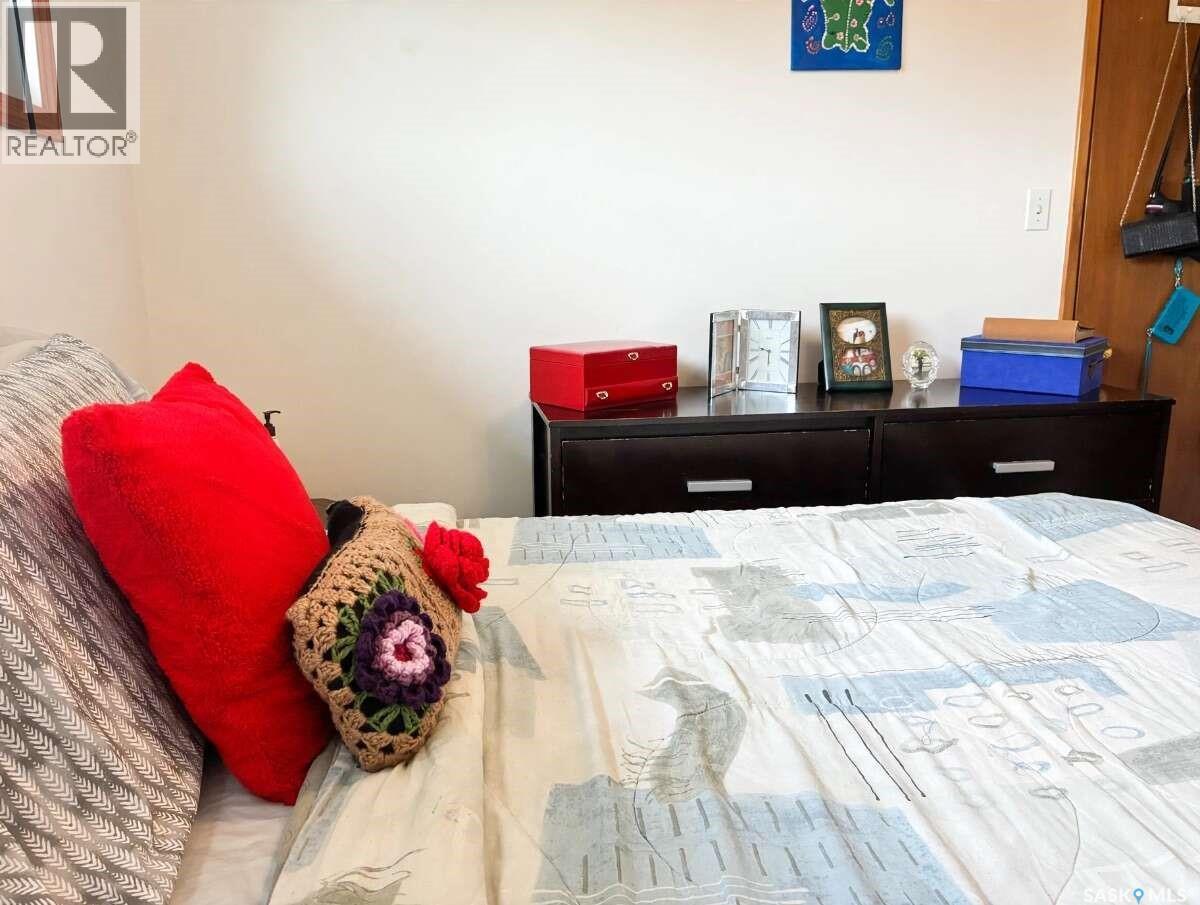 4324 3Rd Avenue N, Regina, SK - Indoor Photo Showing Bedroom