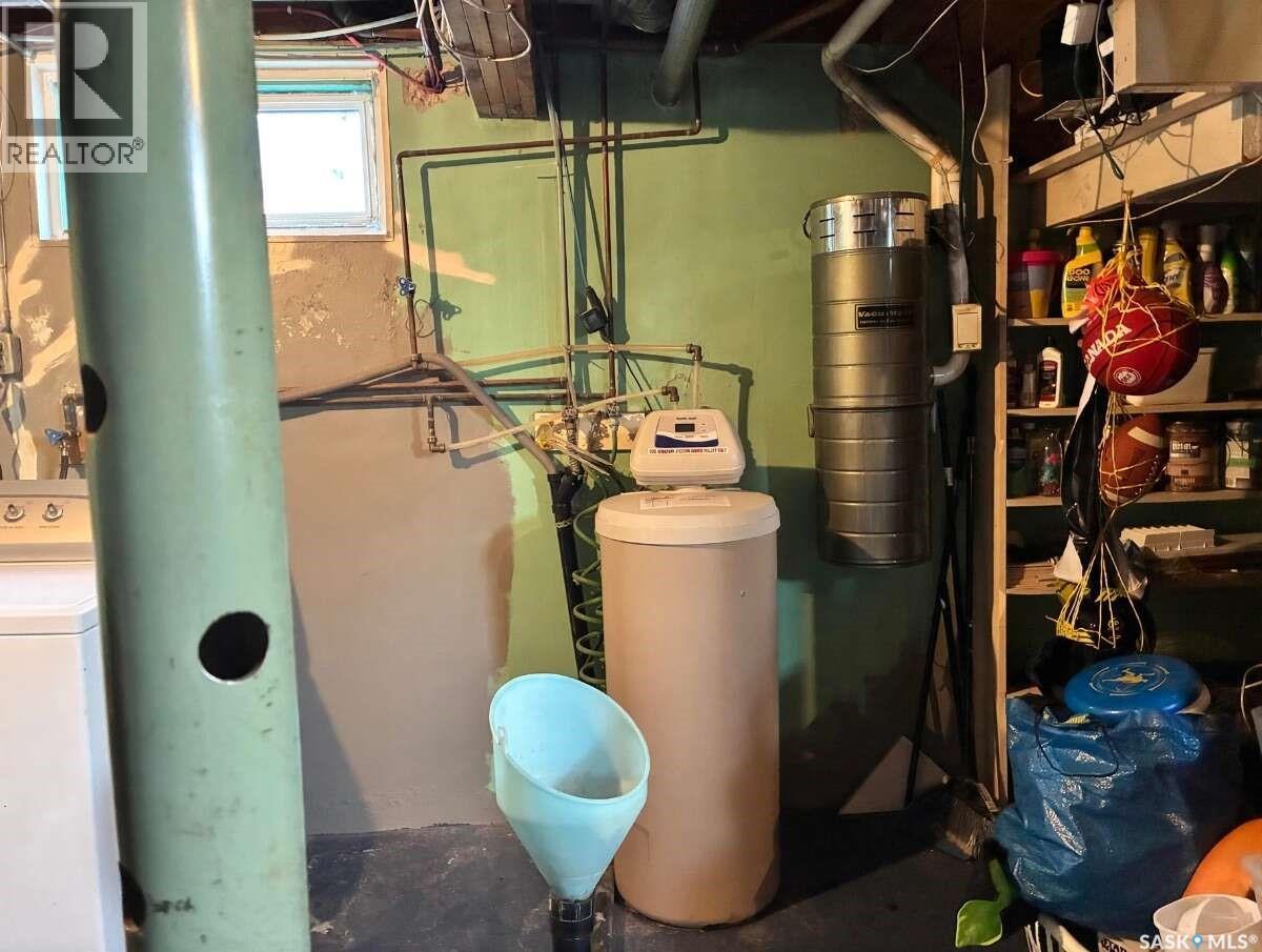 4324 3Rd Avenue N, Regina, SK - Indoor Photo Showing Basement