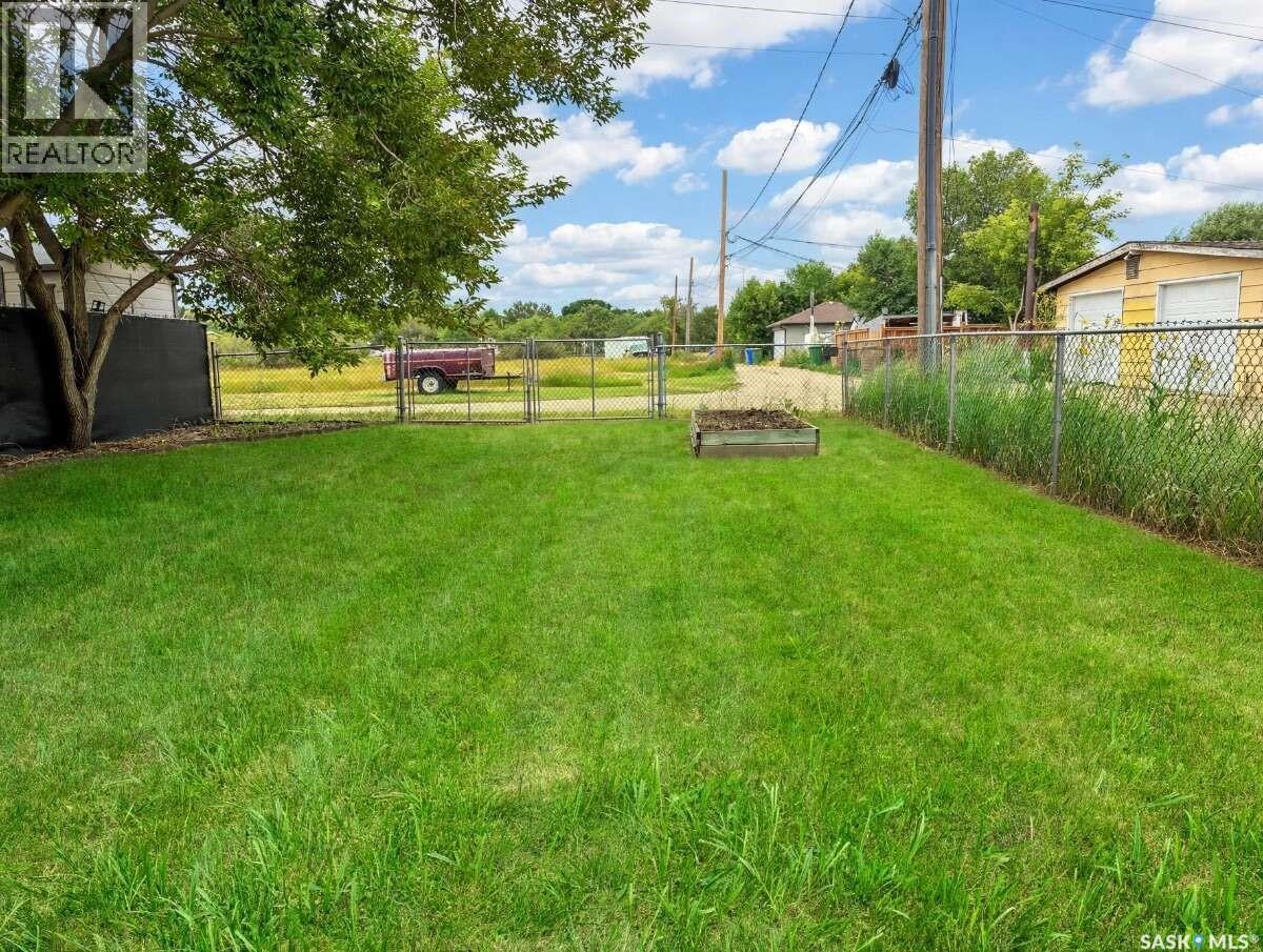 4324 3Rd Avenue N, Regina, SK - Outdoor