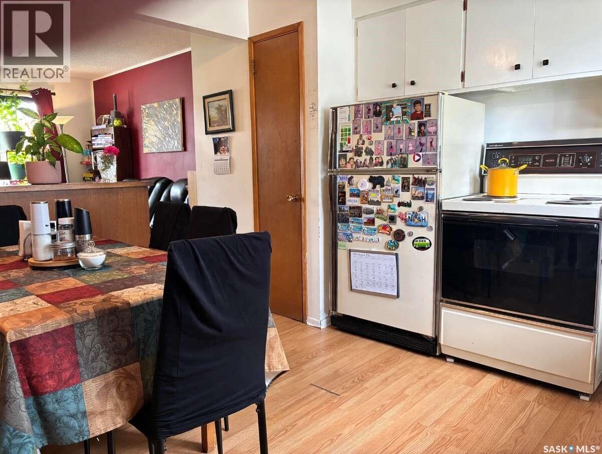 4324 3Rd Avenue N, Regina, SK - Indoor Photo Showing Kitchen