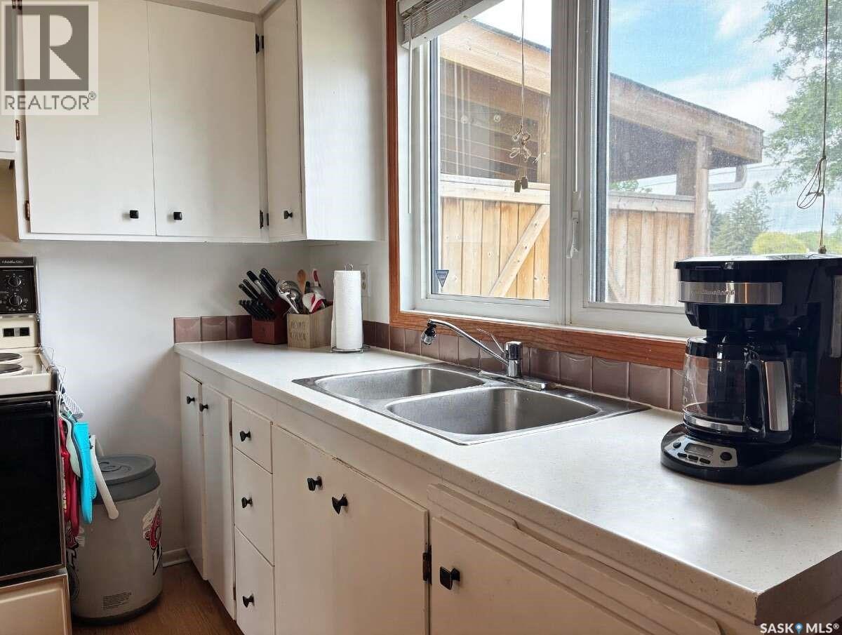 4324 3Rd Avenue N, Regina, SK - Indoor Photo Showing Kitchen With Double Sink