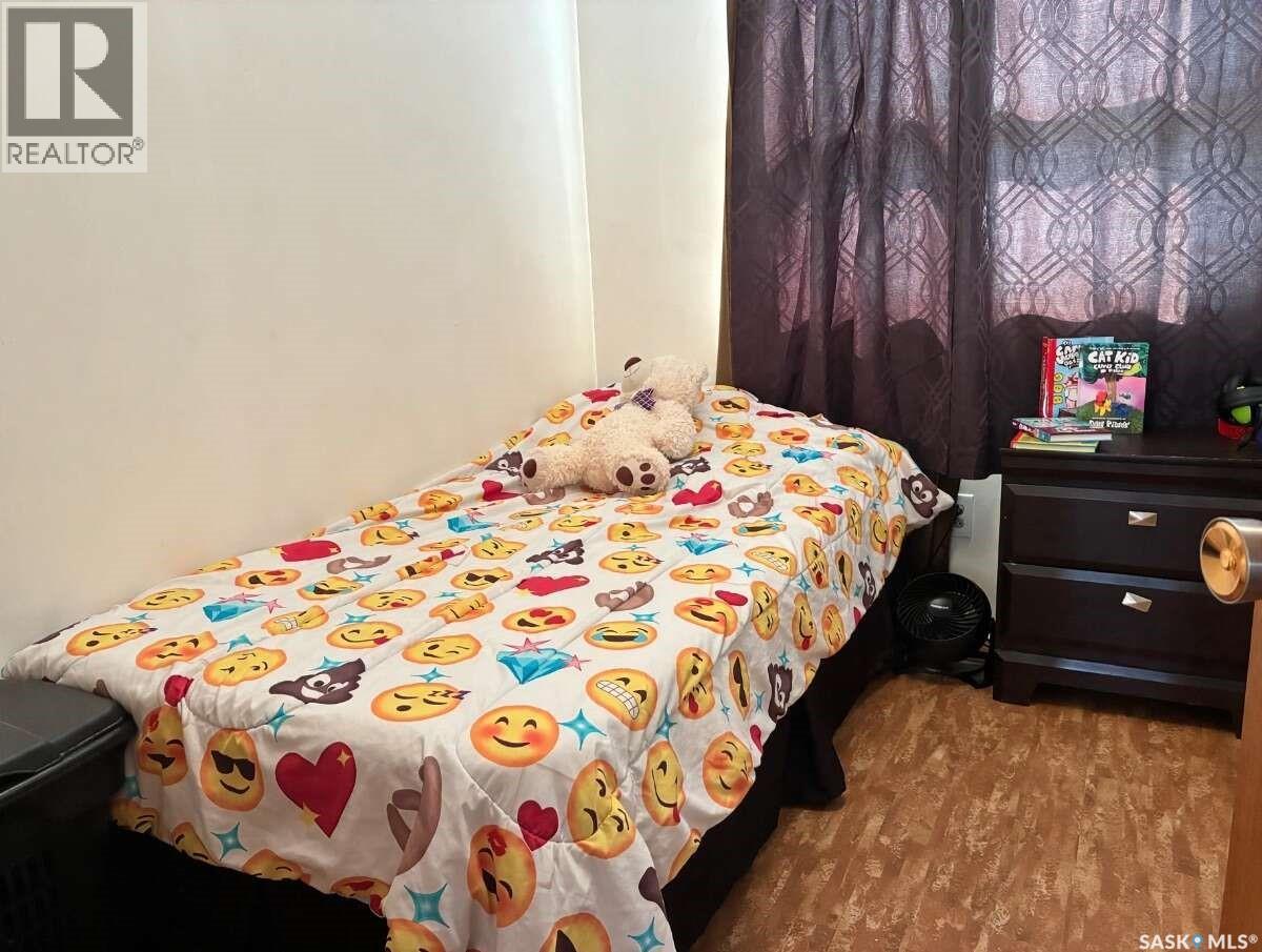 4324 3Rd Avenue N, Regina, SK - Indoor Photo Showing Bedroom