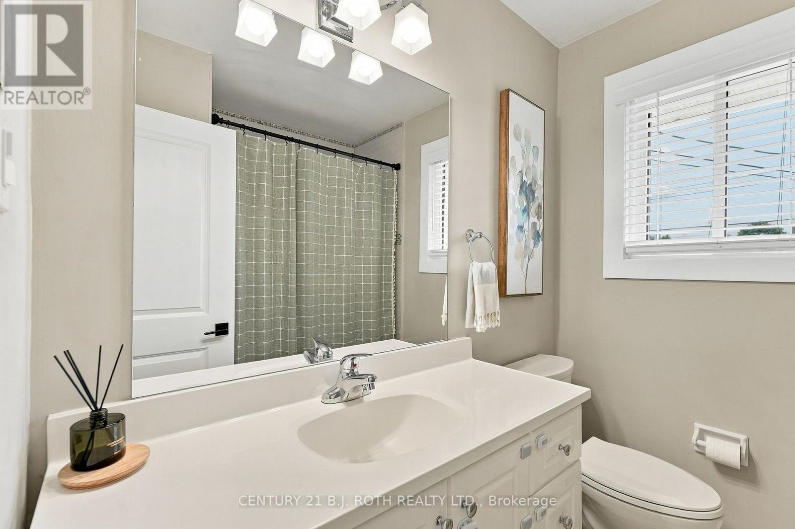 12 Bothwell Crescent, Barrie, ON - Indoor Photo Showing Bathroom