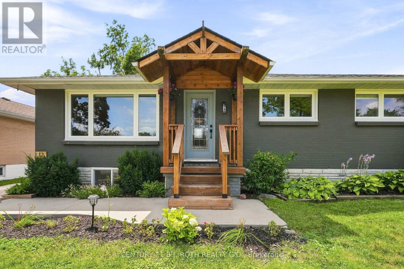 12 Bothwell Crescent, Barrie, ON - Outdoor