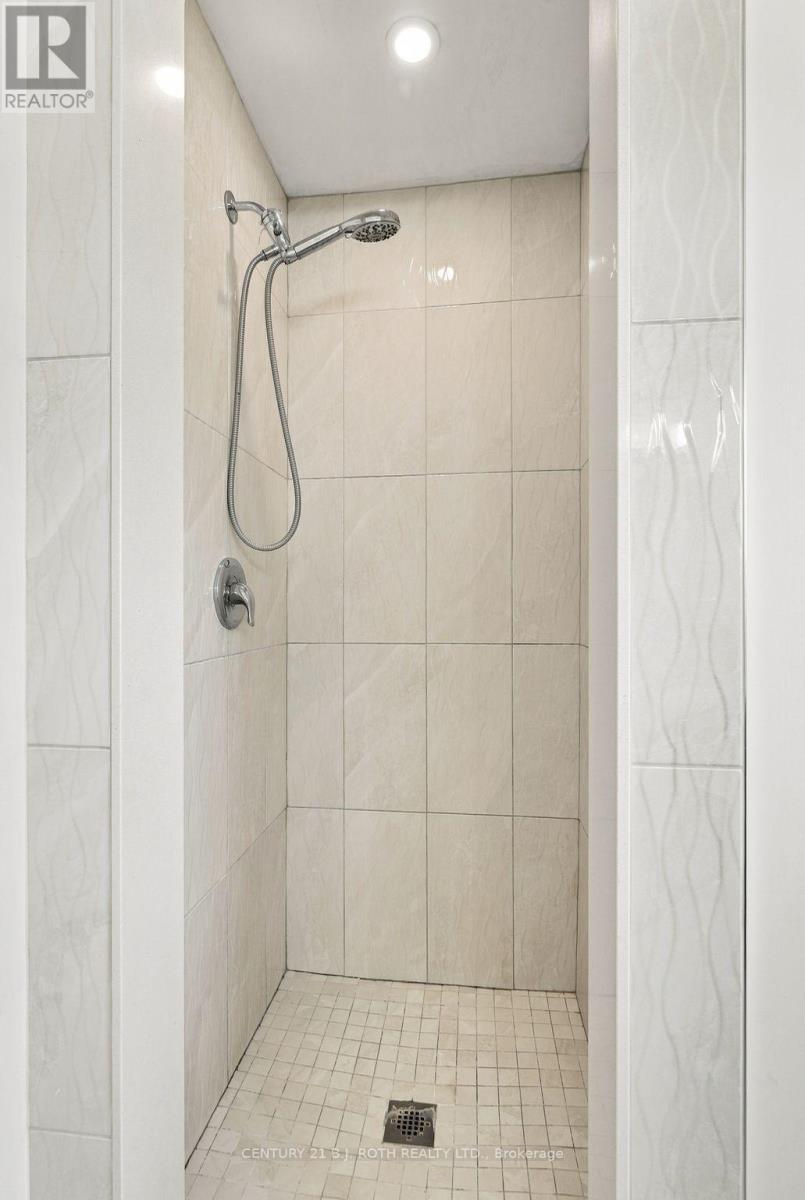12 Bothwell Crescent, Barrie, ON - Indoor Photo Showing Bathroom