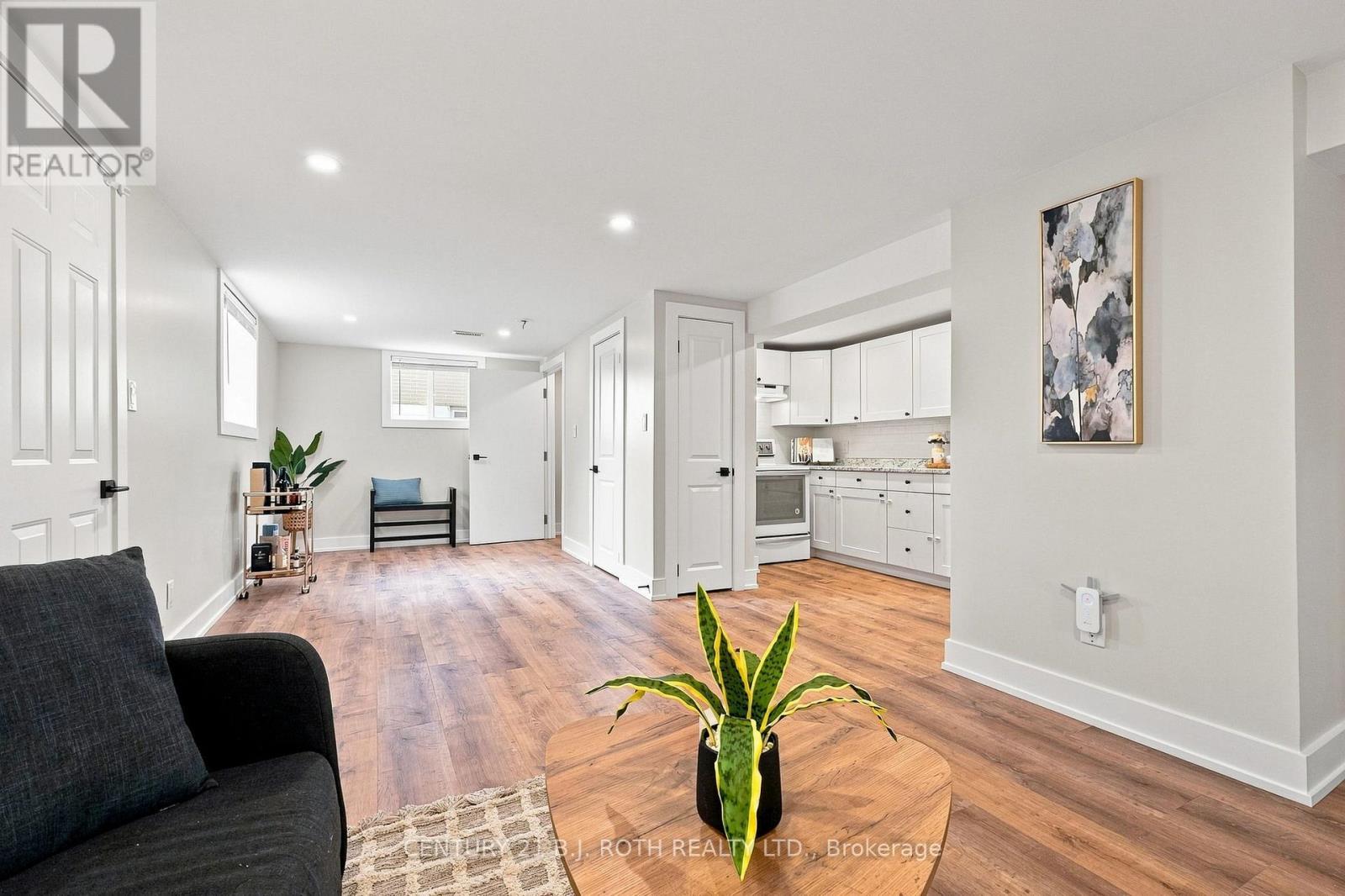 12 Bothwell Crescent, Barrie, ON - Indoor Photo Showing Living Room