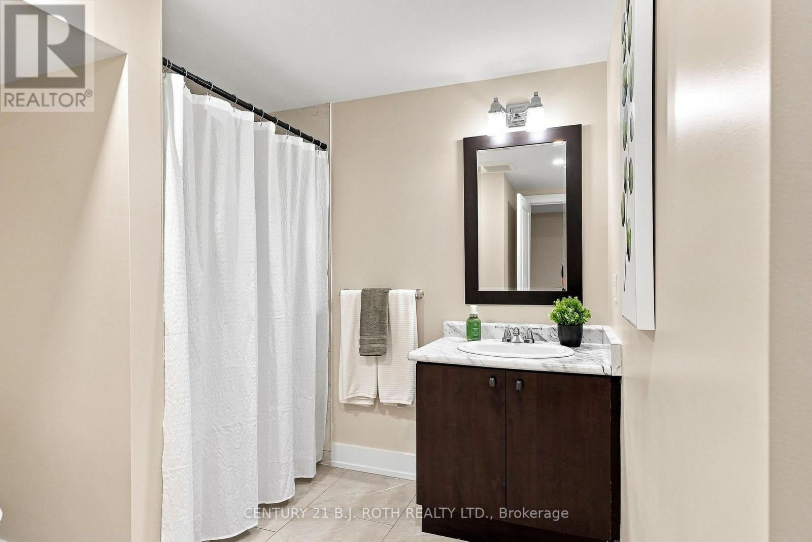 12 Bothwell Crescent, Barrie, ON - Indoor Photo Showing Bathroom