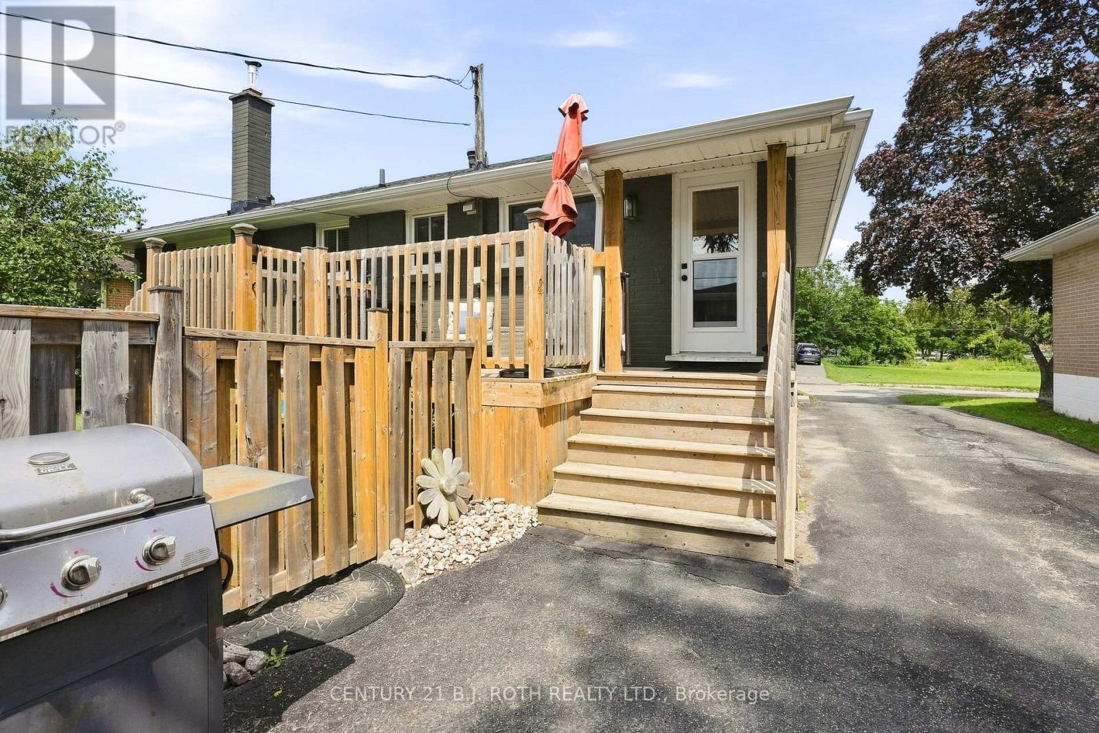 12 Bothwell Crescent, Barrie, ON - Outdoor
