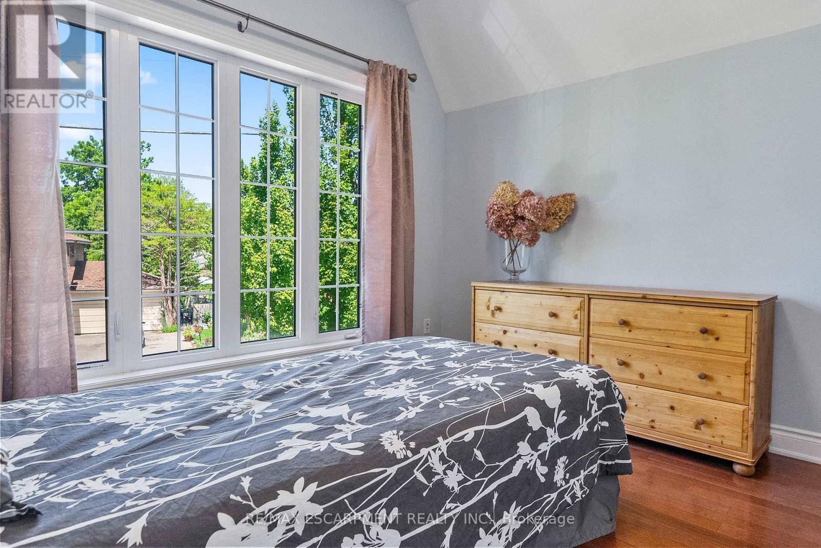 85 Park Street W, Mississauga, ON - Indoor Photo Showing Bedroom