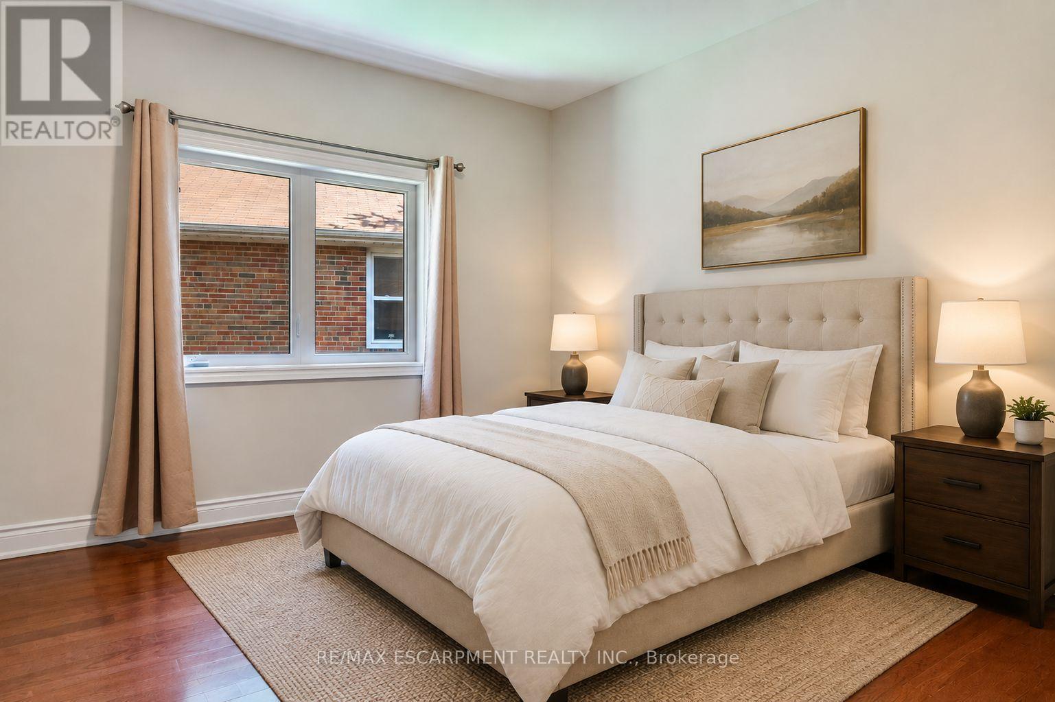 85 Park Street W, Mississauga, ON - Indoor Photo Showing Bedroom