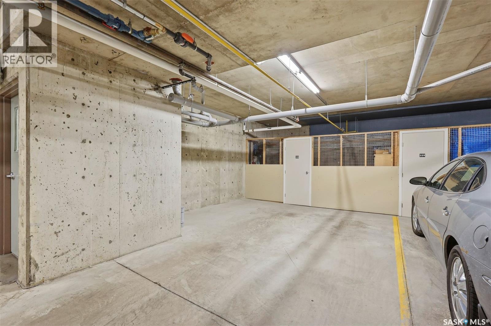 310 1025 Moss Avenue, Saskatoon, SK - Indoor Photo Showing Garage