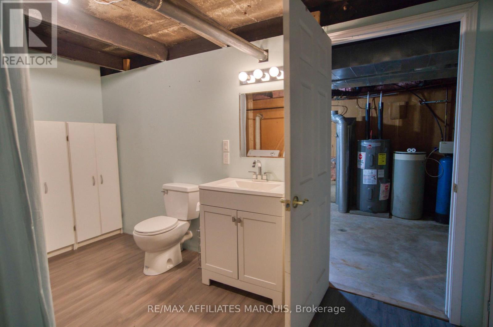 3826 Big Rideau Lake Road, Rideau Lakes, ON - Indoor Photo Showing Bathroom