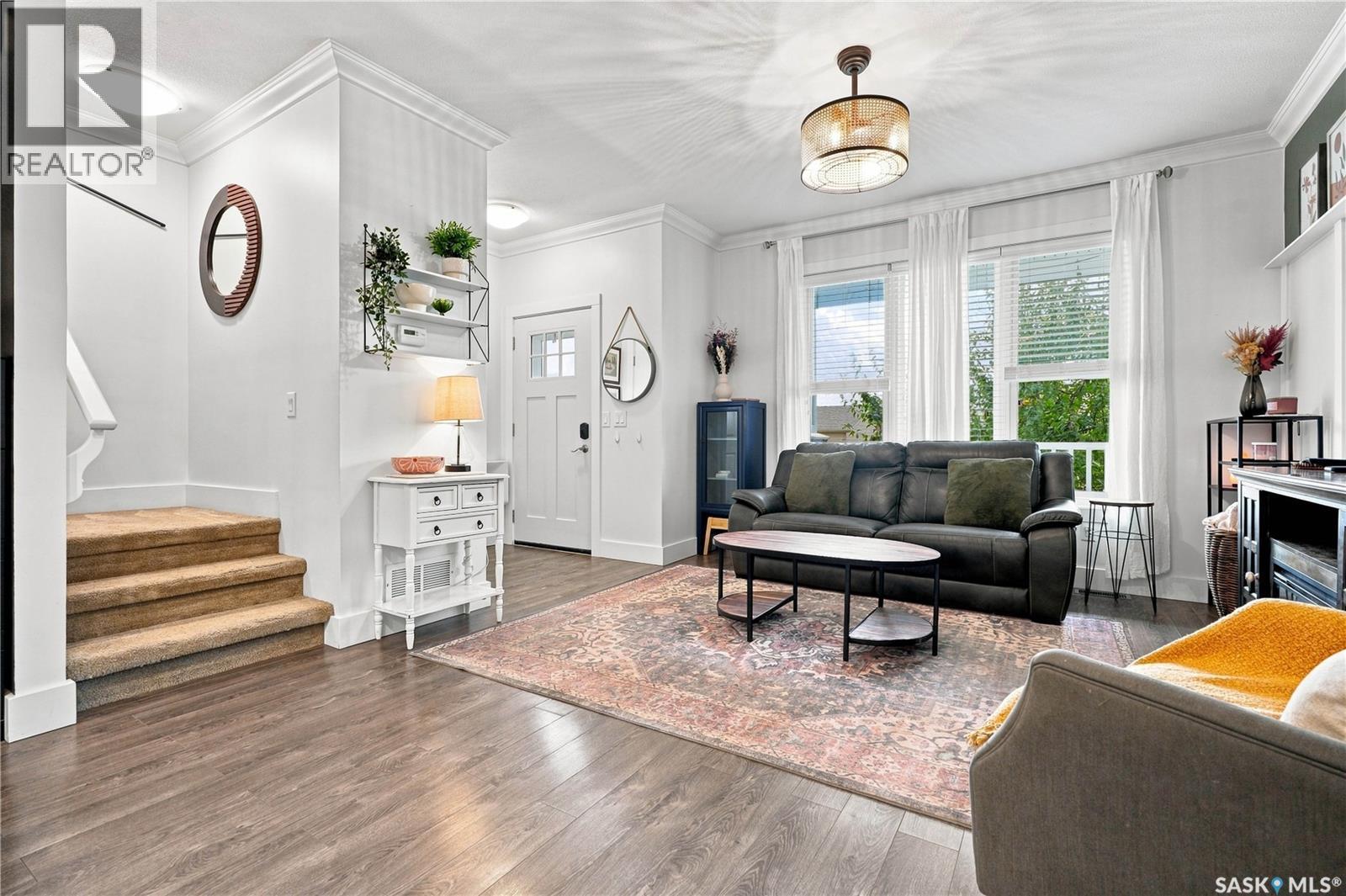 431 Eaton Lane, Saskatoon, SK - Indoor Photo Showing Living Room