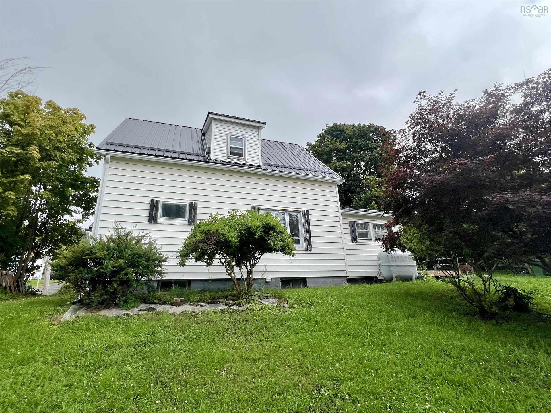 2 Central Avenue, Trenton, NS - Outdoor