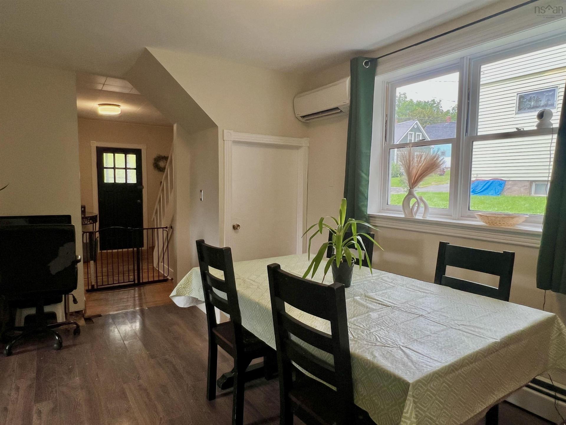 2 Central Avenue, Trenton, NS - Indoor Photo Showing Dining Room